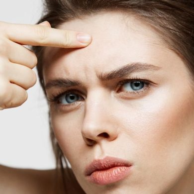 Young brunette girl displeased of her problem acne face skin over white background. Health cosmetology and skincare. Copy space. SSUCv3H4sIAAAAAAAEAH1SsW7DIBTcK/UfLOZYhZg4cccO3Sp16xB1eIZnBwUbC3CqKMq/F+NYJVXVzXfnd3D3uDw+ZBmpwSlBnrPLhAJWWo/OW/DK9IGmqxuPUnljFeiJnLhrVIjz4EeHLrFg68I2ARfLbK1a5404DgfjTSpIHIxTPvLuTrAInfOqw5RFN6SwCVNaQUoNppeblHCH0Xu08fiUPymJptaBjecmgQR4bEPSu0hLS/sZZ4sQxTARJPKOZtBIVonixnpSPkyHPVn46+ofkxeE0Z+fXsEdpgX8YfamnECtoUczuh/T+eNzyQct9uI8Jbgm2SxqhHlZ++VH3NL1umF5yQvMOZNlDjvGcxAV0AKrSoo6njJbk+NXqLOL3dxMY5UJhlEqk3R3MgL075YHq4Tq22TM+APaBIvwDE2XEL3x8eZkboXIsKgJsoLxsqJ8vd3uClpSSsnyNMN6lUzvquQ0sYEdFbyR+Y4j5LwoIK+ZZHnDGoGMcsarKmS+fgMSXTR6IgMAAA==